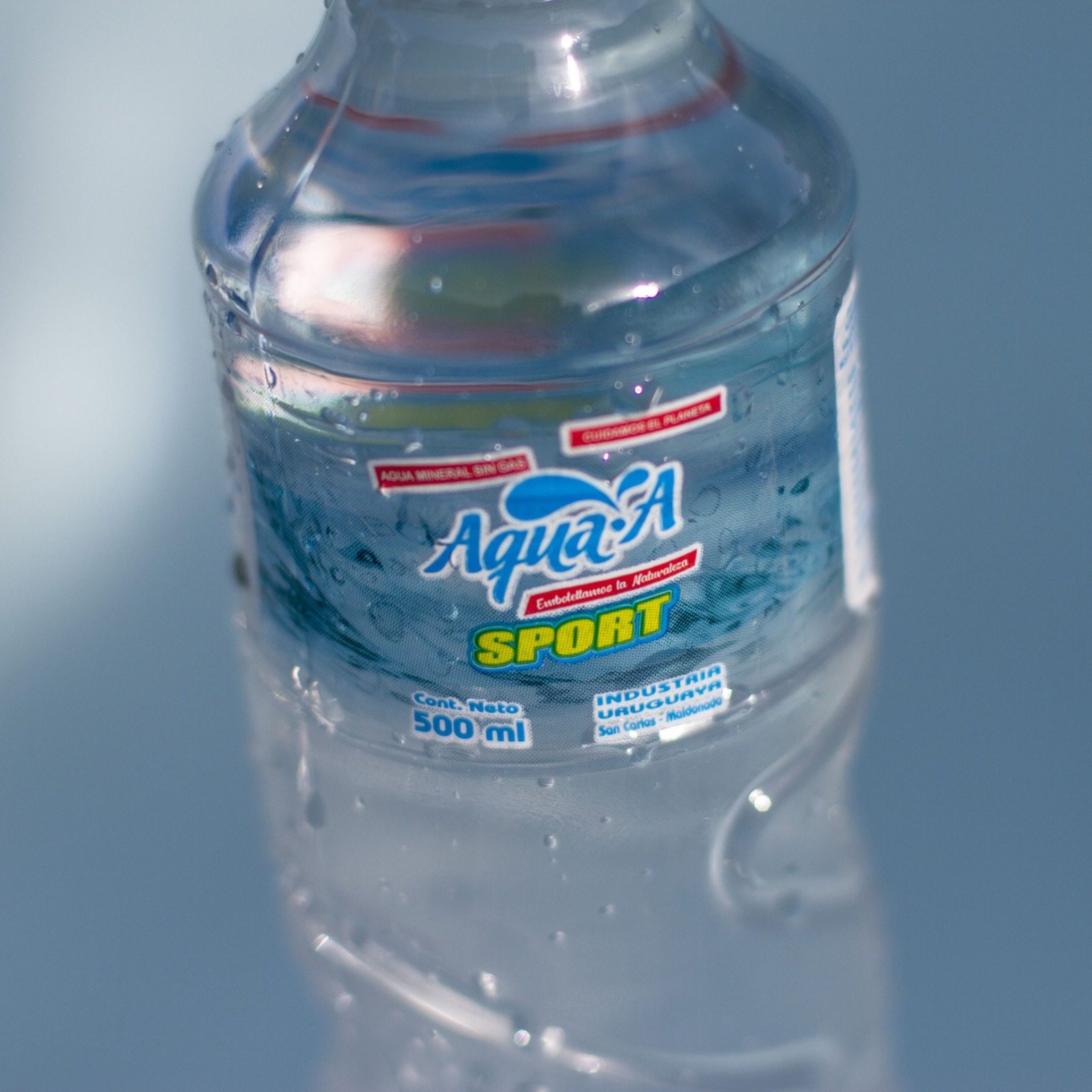 Botella de agua marca aqua.a